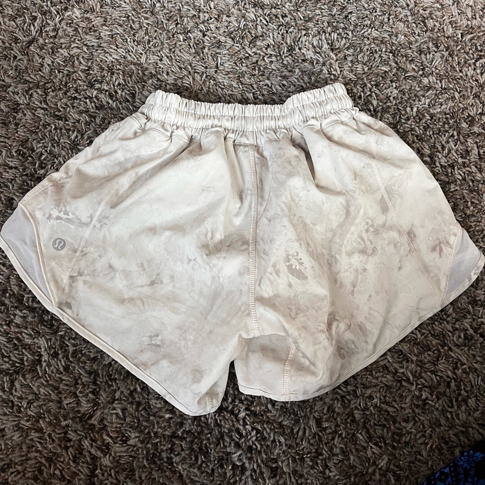 Lululemon hotty high low rise size 2, 4in